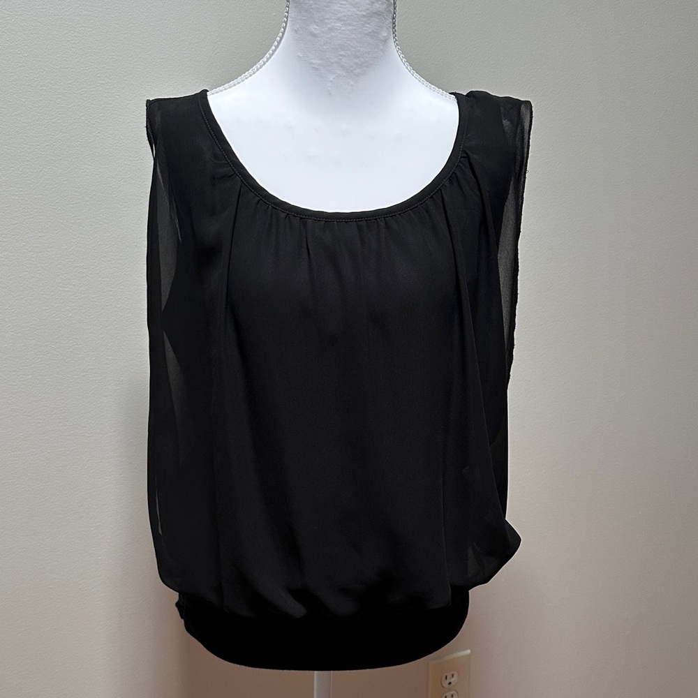 New Directions Black Sleeveless Blouse